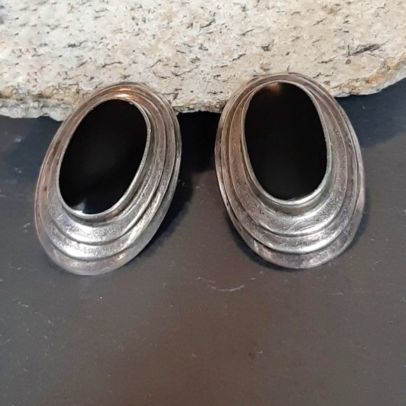 VTG 925 Sterling & Black Oval Pierced Signed Earrings Southwestern style - Picture 2 of 9